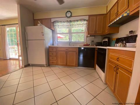 104 Sleight Plass Rd, Poughkeepsie, NY 12603 photo 12