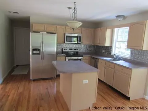 18 Hasbrouck Dr, Wallkill, NY 12589 photo 4