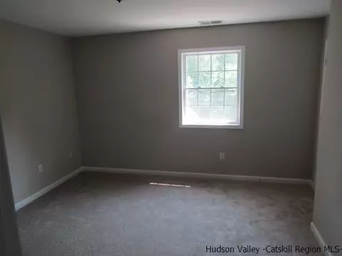 18 Hasbrouck Dr, Wallkill, NY 12589 photo 9