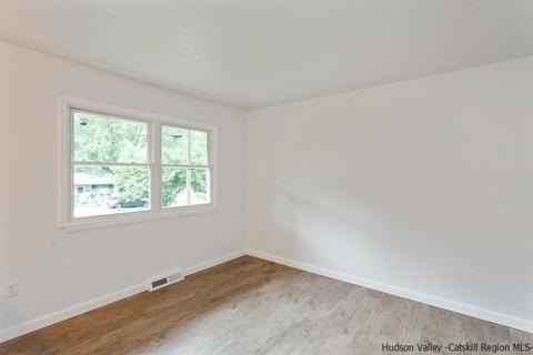 24 Cornell Ave, Red Hook, NY 12571 photo 4