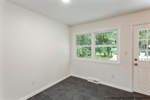 24 Cornell Ave, Red Hook, NY 12571 photo 7