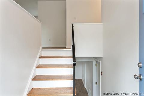 24 Cornell Ave, Red Hook, NY 12571 photo 3