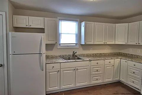 7 Crittenden St, Wallkill, NY 12589 photo 9