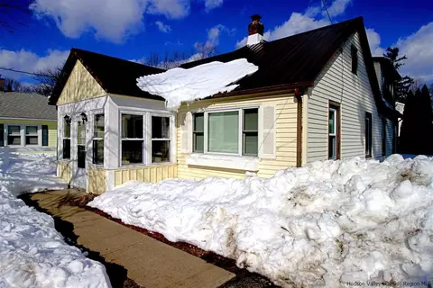 7 Crittenden St, Wallkill, NY 12589 photo 2