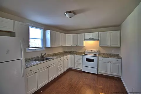 7 Crittenden St, Wallkill, NY 12589 photo 4