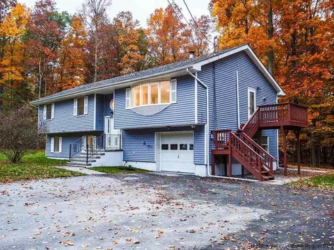 589 Decker Rd, Wallkill, NY 12589 photo 2