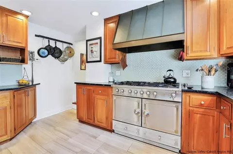 149 Hooker Ave, Poughkeepsie, NY 12601 photo 10