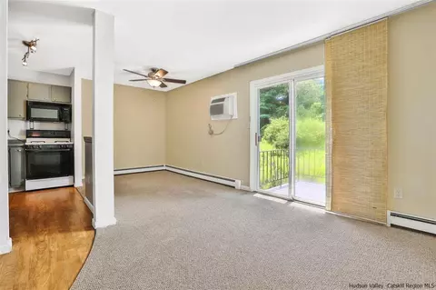8 Ivy Ct #H, Fishkill, NY 12524 photo 5