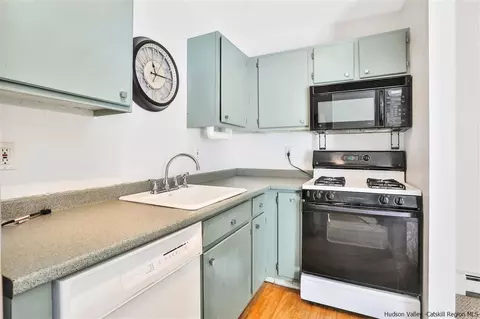 8 Ivy Ct #H, Fishkill, NY 12524 photo 9
