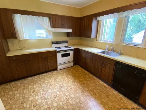98 E Cedar St, Poughkeepsie, NY 12601 photo 7