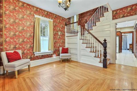 28 Orchard St, Wallkill, NY 12589 photo 4