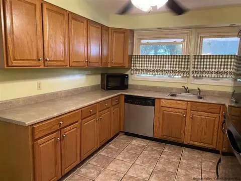 48 Pleasant Ave, Wallkill, NY 12589 photo 5