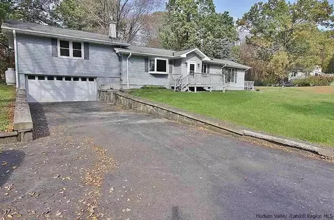 105 Read Rd, Red Hook, NY 12571 photo 2