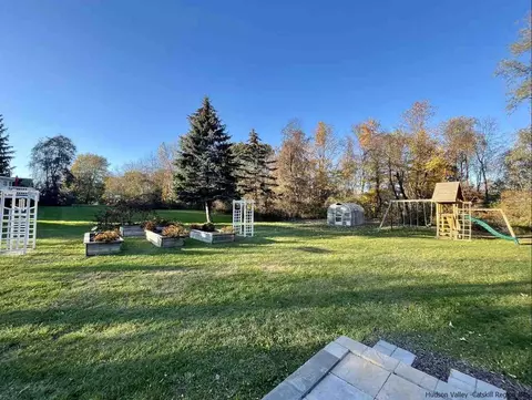 12 Elizabeth Dr, Wallkill, NY 12589 photo 33