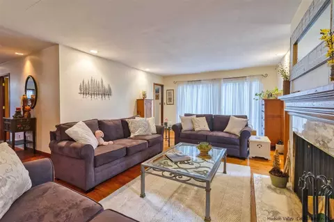 39 Alden Rd, Poughkeepsie, NY 12603 photo 3