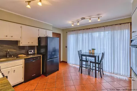 39 Alden Rd, Poughkeepsie, NY 12603 photo 9
