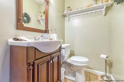 39 Alden Rd, Poughkeepsie, NY 12603 photo 13