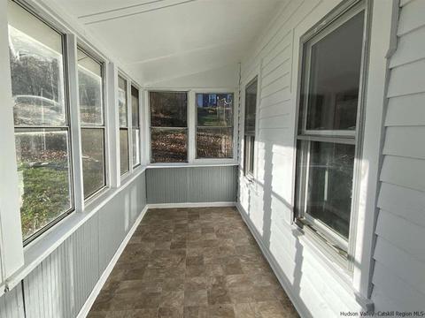 16 Bartlett St, Poughkeepsie, NY 12603 photo 2