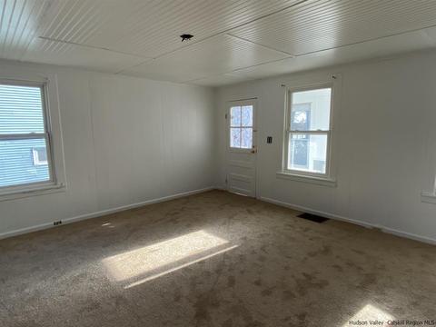 16 Bartlett St, Poughkeepsie, NY 12603 photo 4