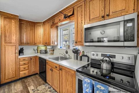 7 Van Duzer Dr, Poughkeepsie, NY 12603 photo 9