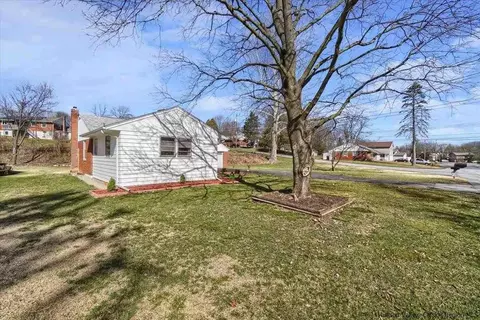 7 Van Duzer Dr, Poughkeepsie, NY 12603 photo 3