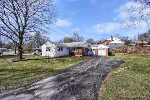 7 Van Duzer Dr, Poughkeepsie, NY 12603 photo 2