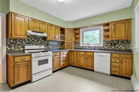 20 Maple Ave, Highland, NY 12528 photo 13