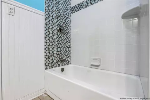 20 Maple Ave, Highland, NY 12528 photo 6