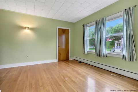 20 Maple Ave, Highland, NY 12528 photo 4