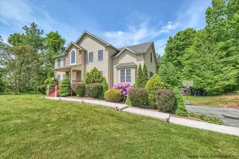14 Pluto Ln, Modena, NY 12548 photo 4