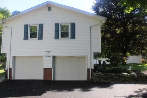 6 Heather Ln, Wallkill, NY 12589 photo 3