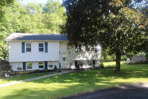 6 Heather Ln, Wallkill, NY 12589 photo 2