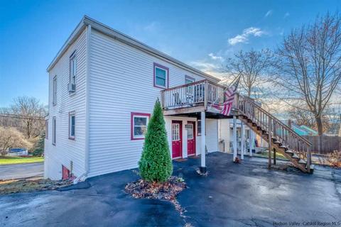 83 Main St, Esopus, NY 12429