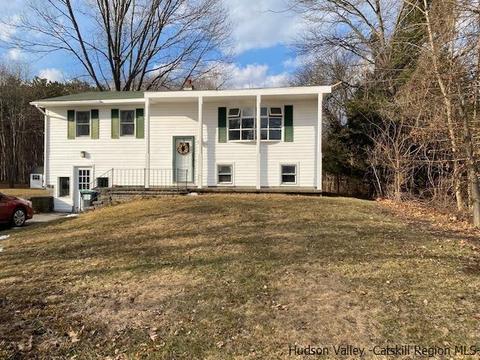 44 Larch St, Leeds, NY 12451
