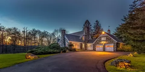 63 N Putt Cors, New Paltz, NY 12561