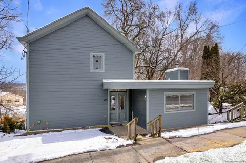 133 Broadway 9w Rte, Port Ewen, NY 12466