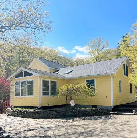 3 Platte Clove Ter, Saugerties, NY 12477