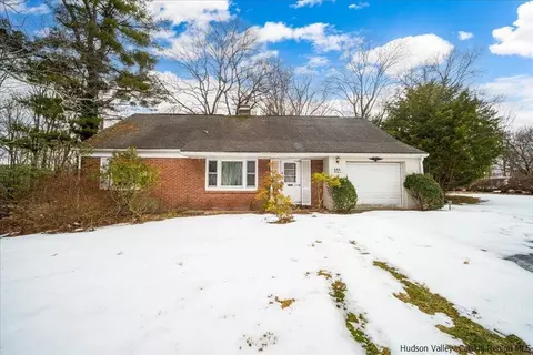 12 Orchard Ln, New Paltz, NY 12561