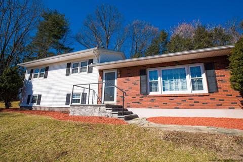 7 Ivy Ln, Marlboro, NY 12542