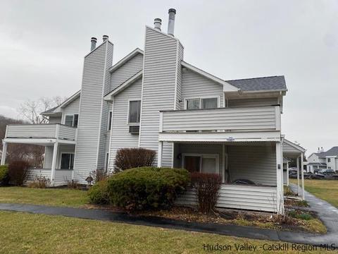 4 Tiger Maple Ln, Saugerties, NY 12477