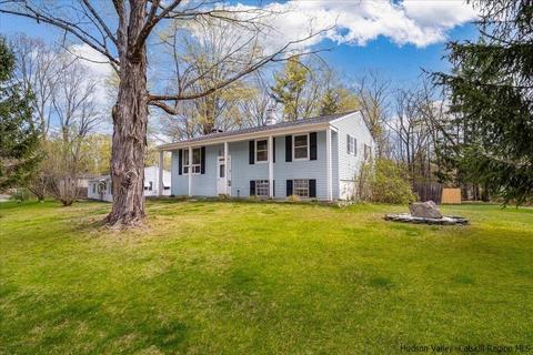 75 Holland Dr, West Hurley, NY 12491