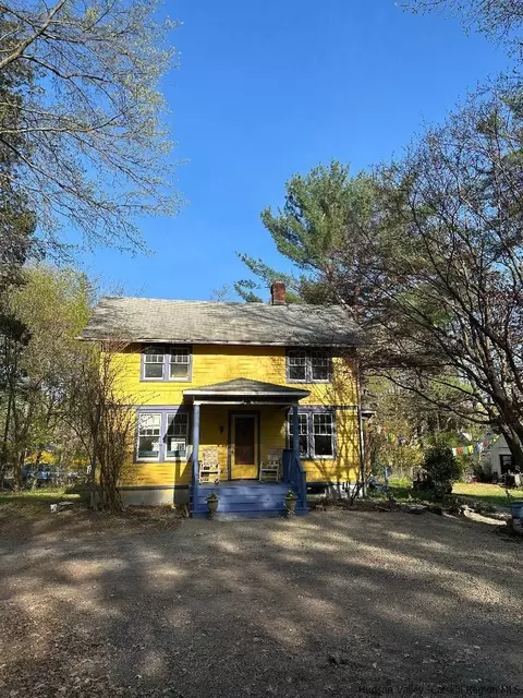 35 Orchard Ln, Woodstock, NY 12498