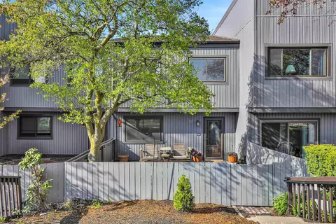 2003 Mulberry Ct, Poughkeepsie, NY 12603