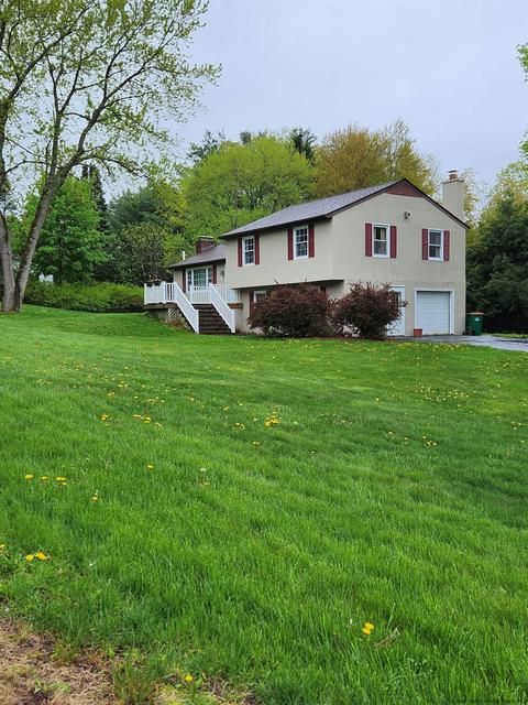 7 Mcallister Dr, Pleasant Valley, NY 12569