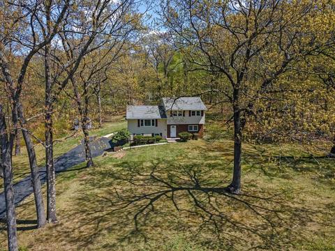 405 Strawridge Rd, Wallkill, NY 12589 photo 2