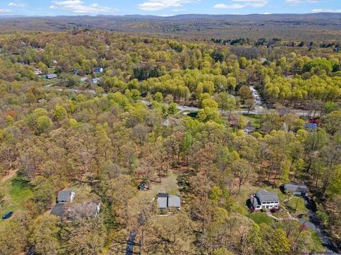 405 Strawridge Rd, Wallkill, NY 12589 photo 3