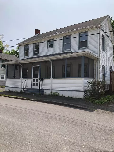 40 Clermont St, Saugerties, NY 12477