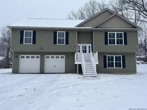17 Wenmar Dr, Newburgh, NY 12550