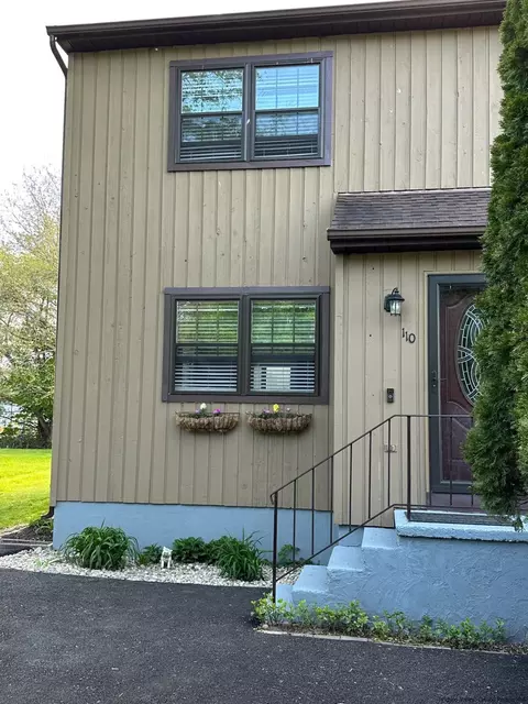 110 Sterling Pl, Highland, NY 12528