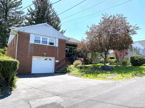 62 Lincoln St, Kingston, NY 12401